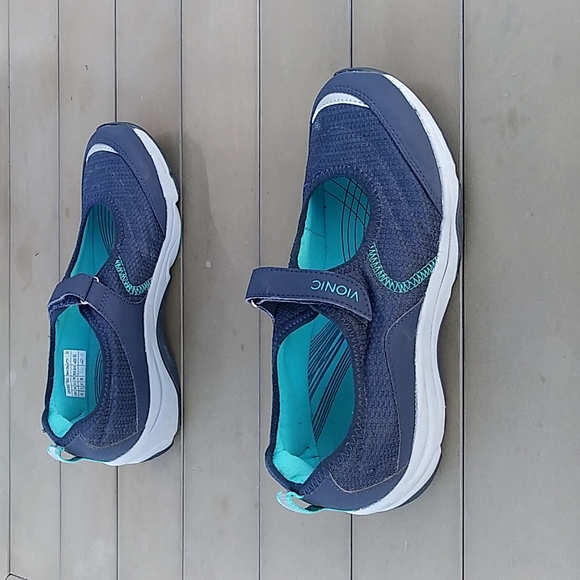 VIONIC Sneakers - Picture 1 of 11